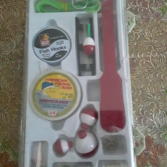 Vintage Deluxe Fishing Tackle Kit NIB - Picture 1 of 4